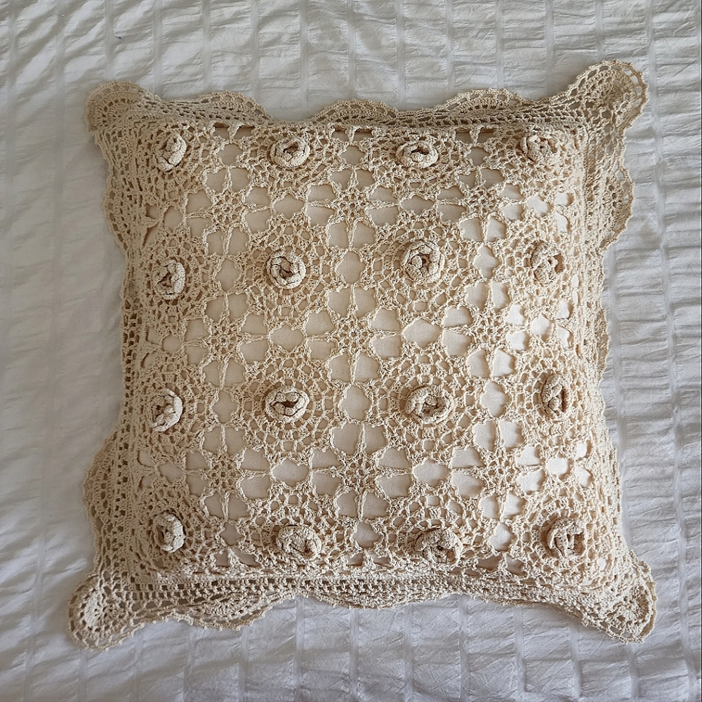 2 Throw Pillows Beige 16×16